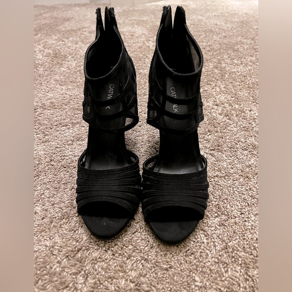 Heels with sheer fabric size 9 - Picture 2 of 3